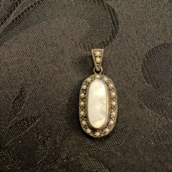 None Jewelry - Elegant Sterling Silver Mother Of Pearl Center Stone With Smaller Pearls Pendant